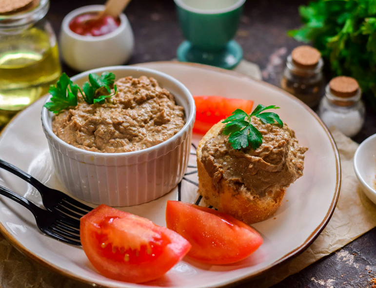 Как приготовить паштет из куриной. Печёночный паштет из куриной печени. Паштет из куринной печень. Паштет из утиной печени. Домашний паштет из куриной печени.